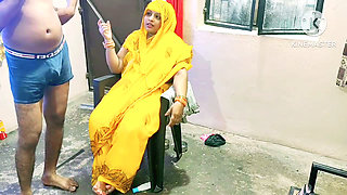 Neighbour's Bhabhi had sex with the electrician
