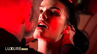 Luxure - submission scene