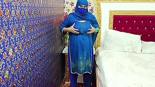 Desi Paki Aunty Fucking Pussy With Cucumber - Huge Boobs