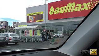 Cuckold Sta Aspettando Allaperto Mentre Uno
