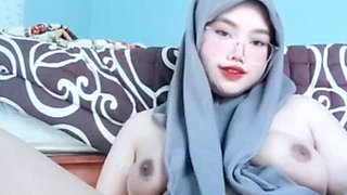 Masturbation of a Horny Jilbab Girl Causes Fluid to Come Out of Her Vagina Until It Is Wet
