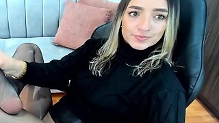 Amateur wild chick solo masturbation