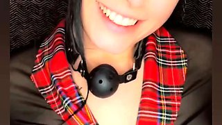 Naked amateur webcam girl fingering her pussy live on camera