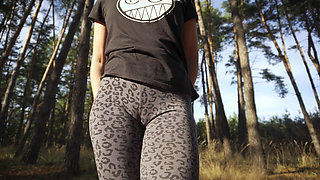 Girl Teases Her Big Cameltoe in Leopard Leggings Outdoors