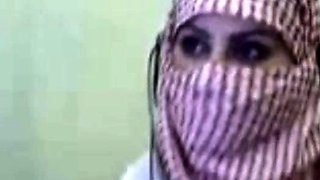 Palestine Arab Hijab Girl show her Big Boobs in Webcam