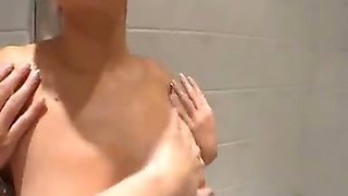 Bath pussy peeing