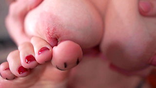 Extreme Toes Close-up in HD Ultra