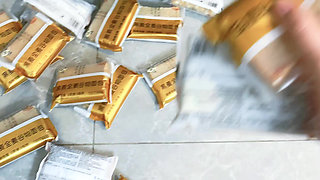 The courier encountered an accident when he delivered the delivery? What does the hostess want to do?