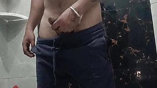 Aisan daddy sucking penis