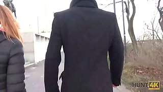 Hunt4k. a la pelirroja le gusta dar sexo por dinero frente a su novio