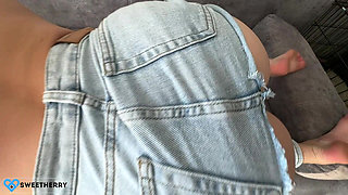 These Jeans Are Too Small for Such a Big Butt! It's Clear Why They're Torn. Sex in Jeans