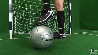 Cumming hard for her team