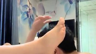 The young Chinese live broadcaster is a little shy, stripping her naked and stinging her pussy, taking the initiative to go up to the top and seeking deeper, and her erotic and exciting panting: Blowjob, Amateur  Asian Porn