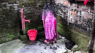 Devar Bhabhi And Hindi Sex In I See My Aunty Was Cleaning The Bathroom So I Hugged Her And Started Fucking Her Ass