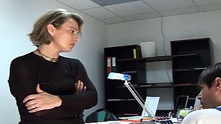 The French secretary likes to fuck with her client