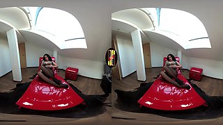 Sarah - The Horny Snatch Rubber... - Tattooed Busty Fingering