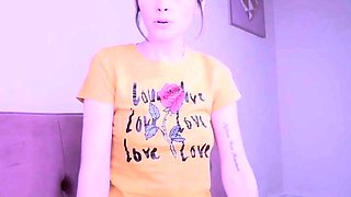 Brunette Solo Webcam Masturbation