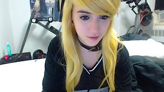 Hot amateur blonde pregnant toying her pussy solo