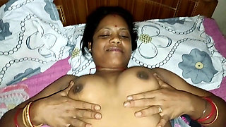 Sexy Bold Married Single Indian Aunty Hard Moaning Fuck at Night with Army Boy