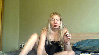 Big Juicy Butt Stepmommy Masturbates Her Wet Creamy Shaved Pussy with a Dildo