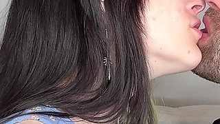 Makeout Session Couch Cam a 4K