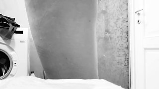 Teen Is Filmed How She Shave Pussy and Do Shower, Free Katherinesquirt22frer