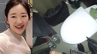 Yi Yuna Parttime Blowjob in a Toilet Enclosure