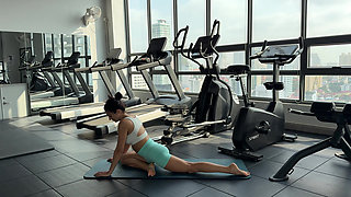 Yoga in Tight Shorts and Top 4K