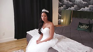 Ebony goddess Ameena Green pleases Jason Sarcinelli in a steamy interracial encounter