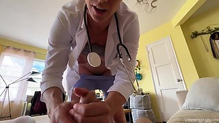 Curly haired mommy shares passionate intimate desire through sensual heat