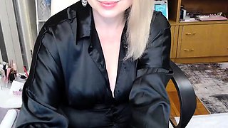 MILF blonde live toys webcam show in shower