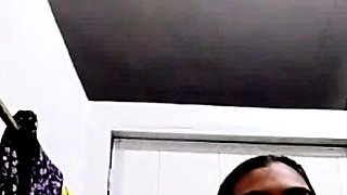 Horny indian housewife first time nude bathing show on webc