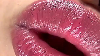 The Juicy Lips of Yua Hidaka, Turned Into an Office Lady