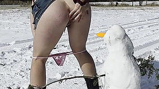 Redhead Fucks Frosty the Snowmans Face