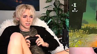 Hot amateur blonde pregnant toying her pussy solo