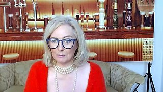 Big boob brunette masturbates on webcam