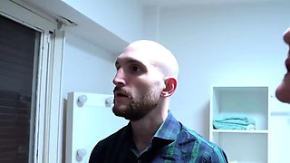 BAD ACTRESS got a highly - hottest XXX porn at the CASTING!