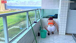 This maid came in shorts, teasing... There was no way, I put it until I came in it