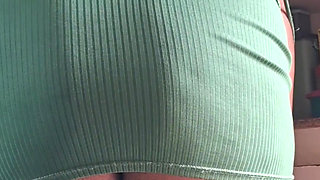 The hot maid came to work without panties