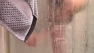amateur shower ass and body cleaning. ass home lookong for a friend