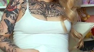 Blonde tight pussy babe has solo toy fun