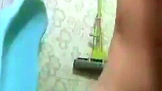 An Indian girl records her bathing nude MMS