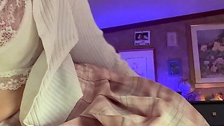 Amateur brunette ariana marie solo toying