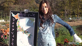 Seductive Brunette Babe Fingers to Explosive Orgasm in Fetish Play