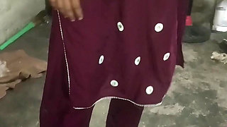 In the kitchen, water was taken out of stepsister stepbrother's penis, showing big boobs and Hindi audio best handjob.