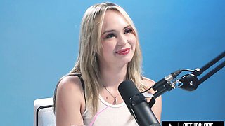 Splendid Blonde Lilly Bell Shows How Women Orgasm with an Intense Hitachi
