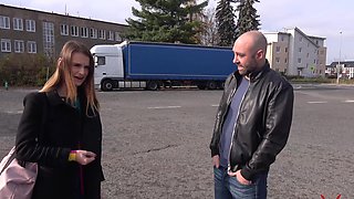 Tattooed Adelle gives a wild roadhead in the city