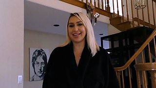 LICENSED TO BLOW - Nina Kayy Kinky Mature Bubble Butt