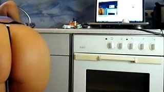 Seductive G-string Tease: Watch Sexydea Flaunt Her Alluring Curves