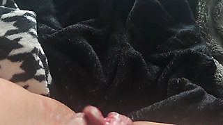 Sprtzen and horny hard clit